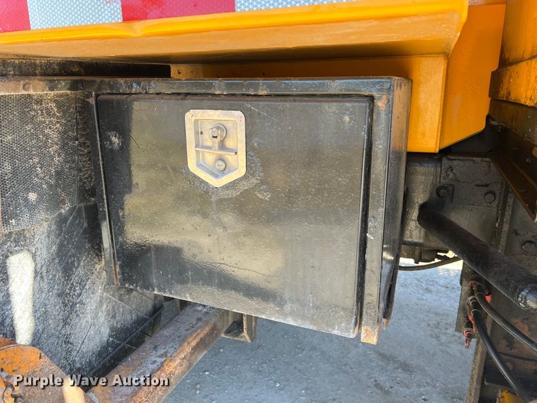 image for item MM9114 2009 International WorkStar 7400  dump truck