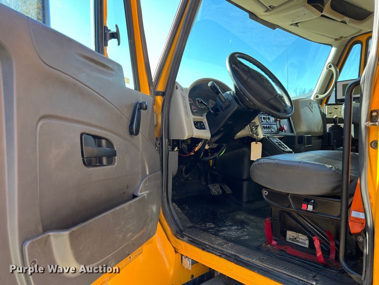 image for item MM9114 2009 International WorkStar 7400  dump truck