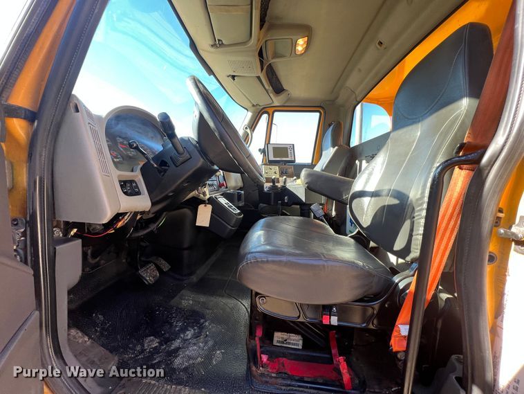 image for item MM9114 2009 International WorkStar 7400  dump truck