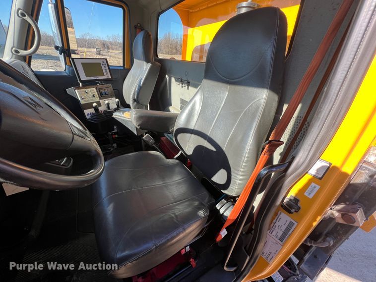 image for item MM9114 2009 International WorkStar 7400  dump truck