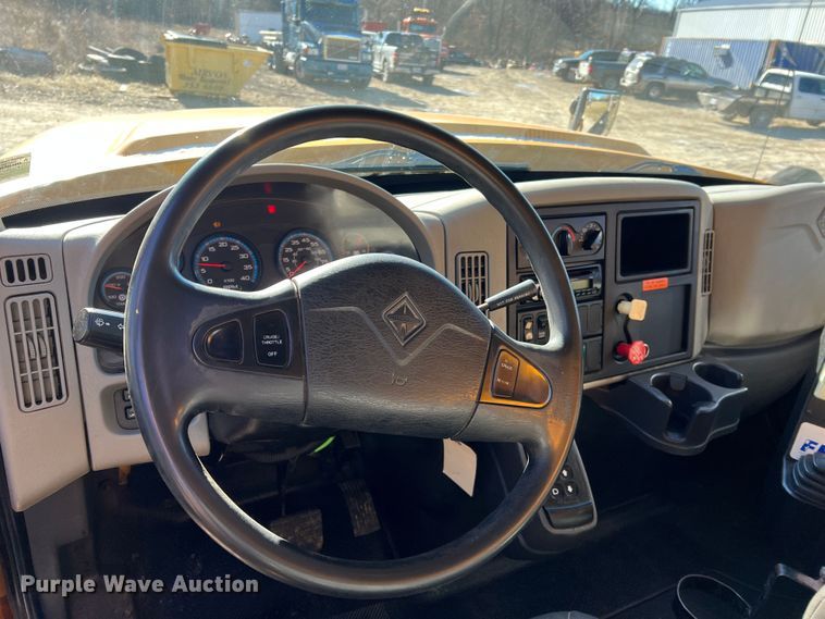 image for item MM9114 2009 International WorkStar 7400  dump truck