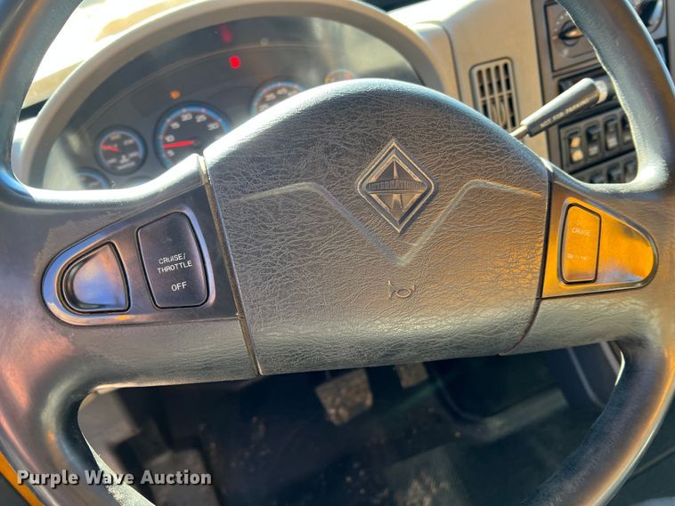 image for item MM9114 2009 International WorkStar 7400  dump truck