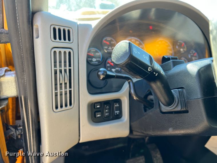 image for item MM9114 2009 International WorkStar 7400  dump truck