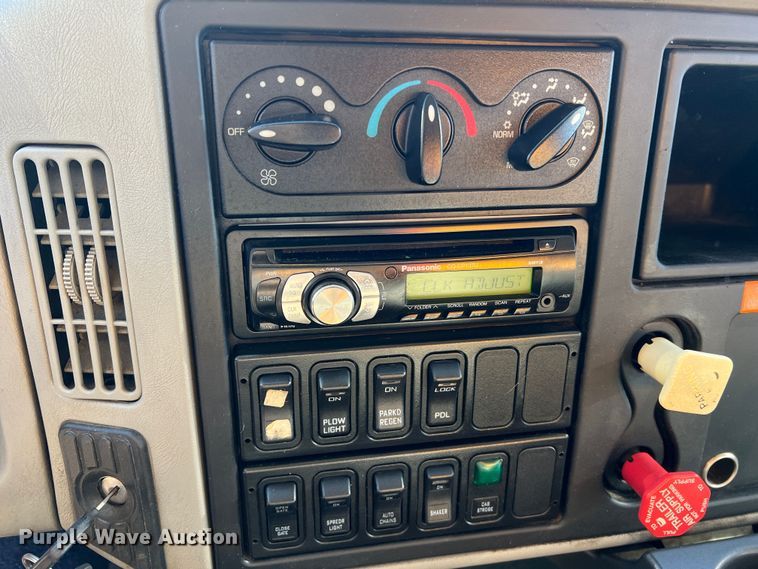 image for item MM9114 2009 International WorkStar 7400  dump truck