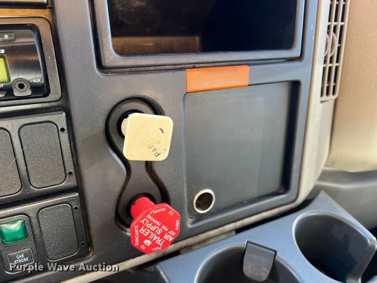 image for item MM9114 2009 International WorkStar 7400  dump truck