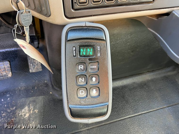 image for item MM9114 2009 International WorkStar 7400  dump truck