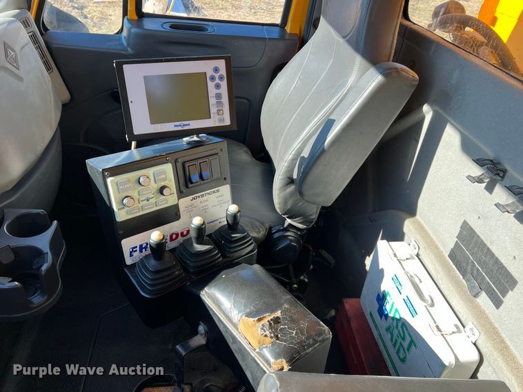 image for item MM9114 2009 International WorkStar 7400  dump truck