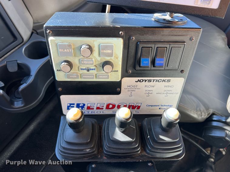 image for item MM9114 2009 International WorkStar 7400  dump truck