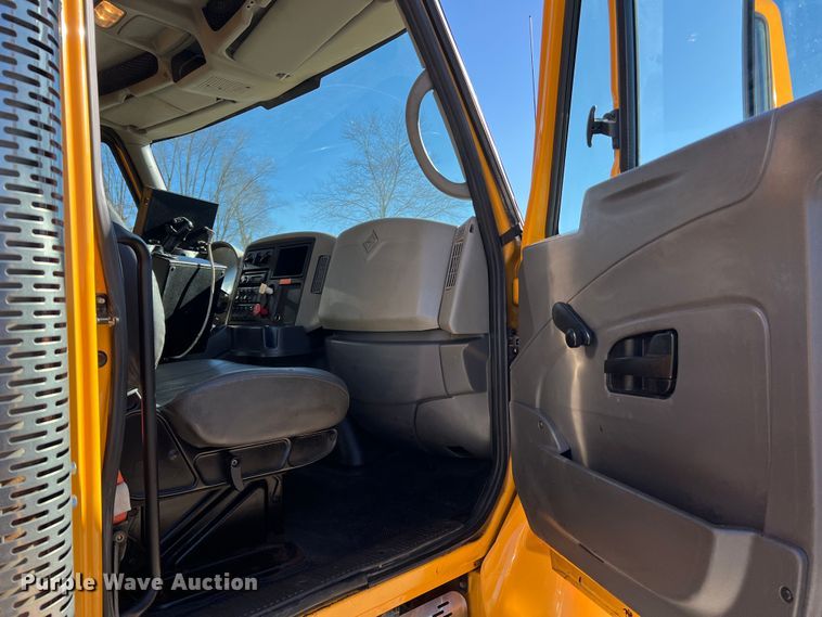 image for item MM9114 2009 International WorkStar 7400  dump truck