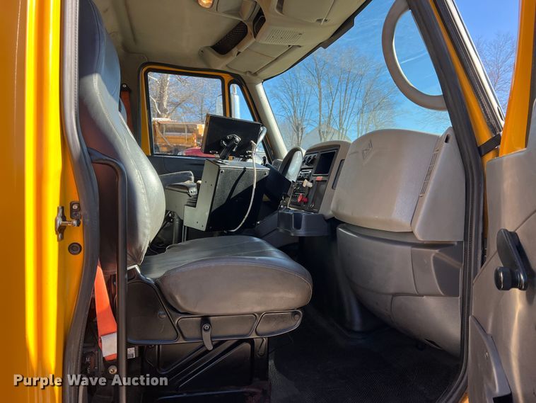 image for item MM9114 2009 International WorkStar 7400  dump truck