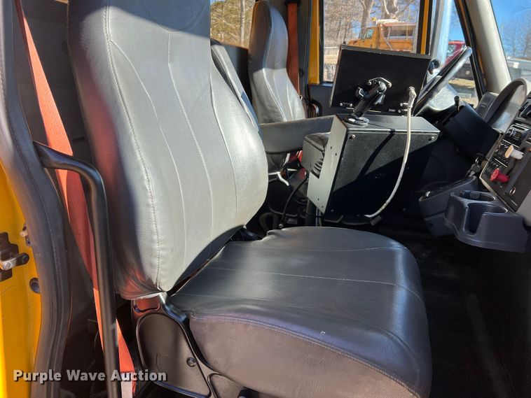 image for item MM9114 2009 International WorkStar 7400  dump truck