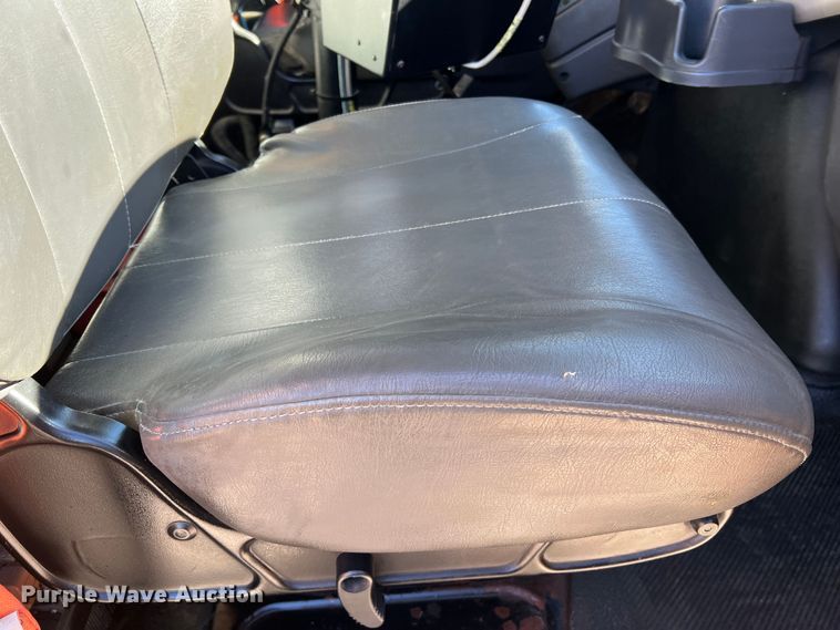 image for item MM9114 2009 International WorkStar 7400  dump truck