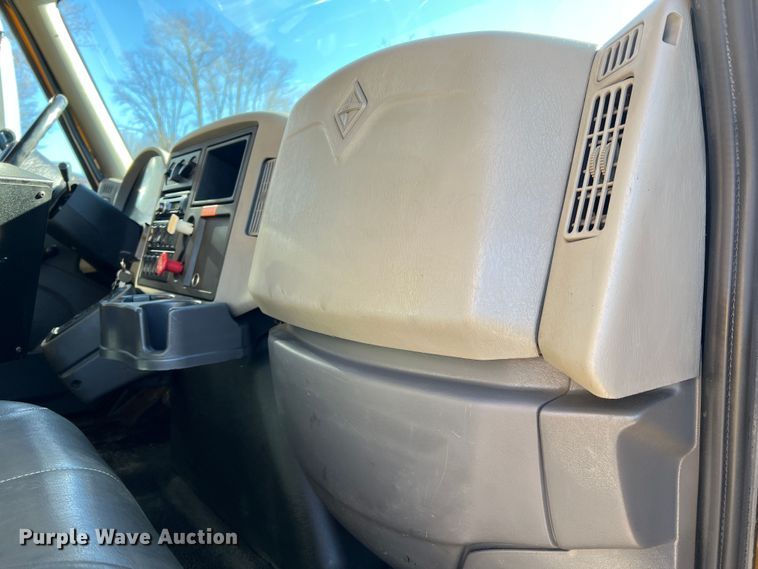 image for item MM9114 2009 International WorkStar 7400  dump truck