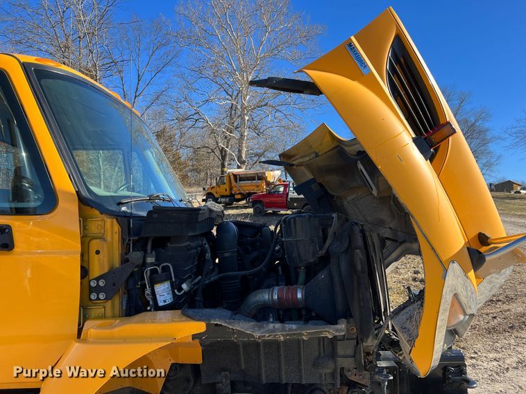 image for item MM9114 2009 International WorkStar 7400  dump truck