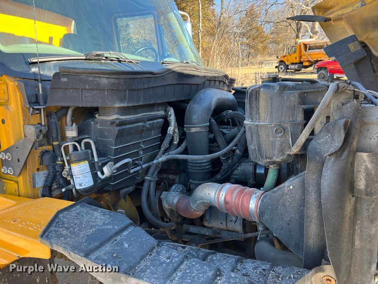 image for item MM9114 2009 International WorkStar 7400  dump truck