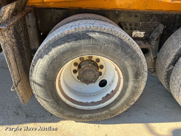 image for item MM9114 2009 International WorkStar 7400  dump truck