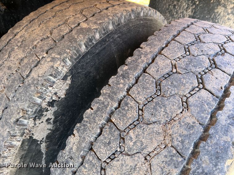 image for item MM9114 2009 International WorkStar 7400  dump truck