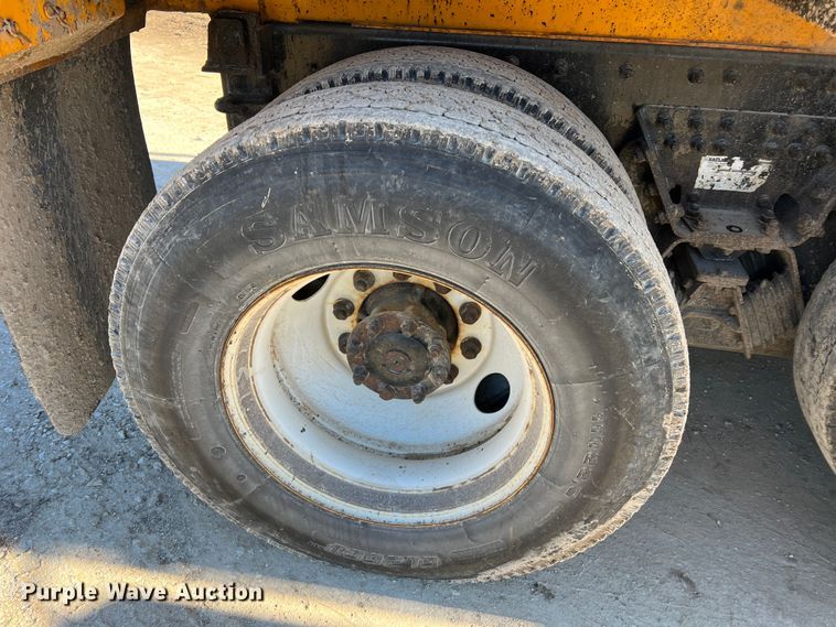 image for item MM9114 2009 International WorkStar 7400  dump truck