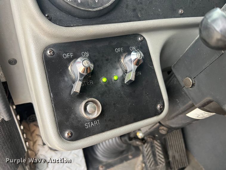 image for item MM9153 2005 Spartan Advantage Pumper  pumper fire truck