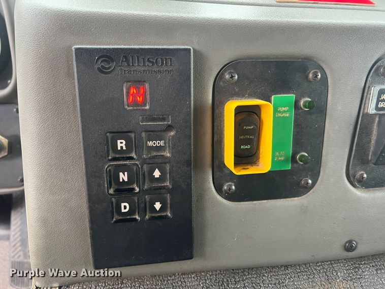 image for item MM9153 2005 Spartan Advantage Pumper  pumper fire truck