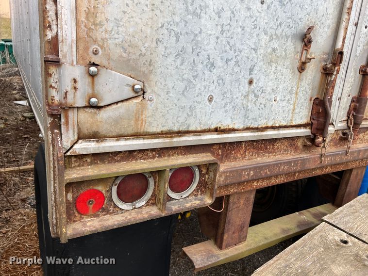 image for item MM9170 1974 Stoughton ASV-302S-RG  refrigerated van trailer