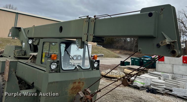 image for item MM9171 1984 Lorain LRT-100  crane