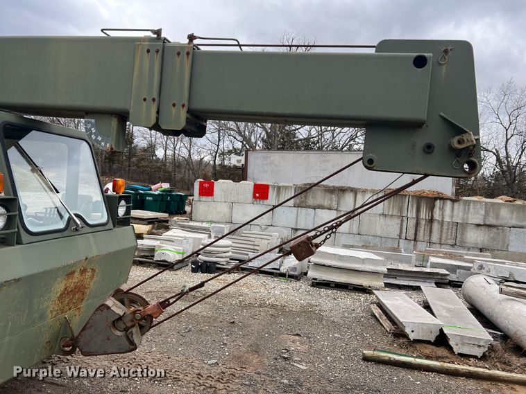 image for item MM9171 1984 Lorain LRT-100  crane
