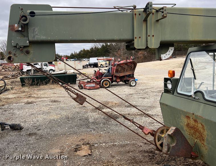 image for item MM9171 1984 Lorain LRT-100  crane