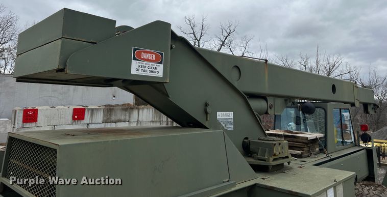 image for item MM9171 1984 Lorain LRT-100  crane