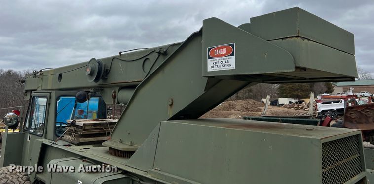 image for item MM9171 1984 Lorain LRT-100  crane