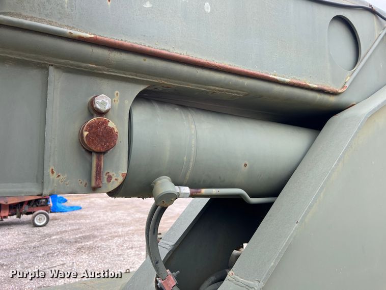 image for item MM9171 1984 Lorain LRT-100  crane