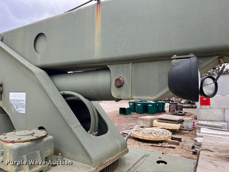 image for item MM9171 1984 Lorain LRT-100  crane