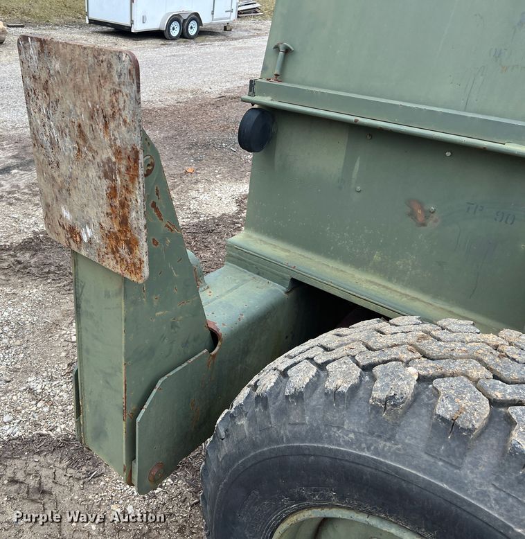 image for item MM9171 1984 Lorain LRT-100  crane