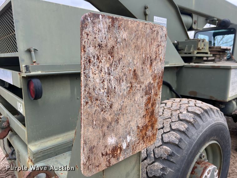 image for item MM9171 1984 Lorain LRT-100  crane