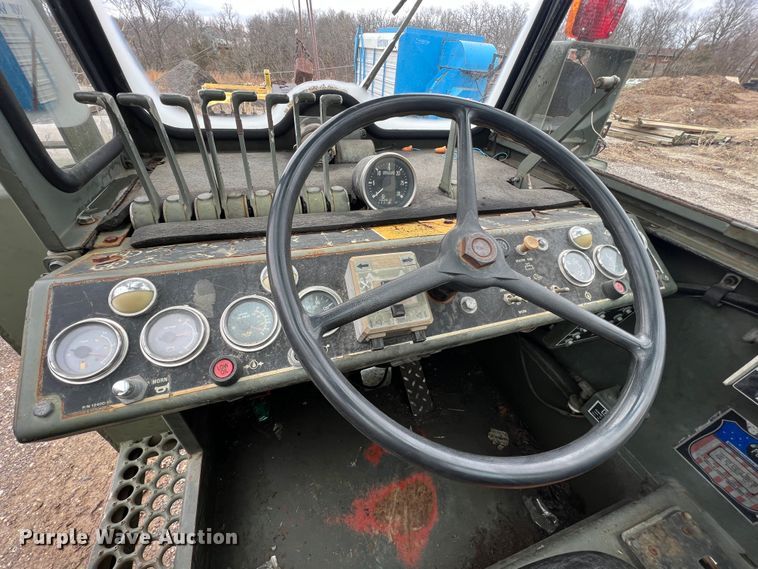 image for item MM9171 1984 Lorain LRT-100  crane