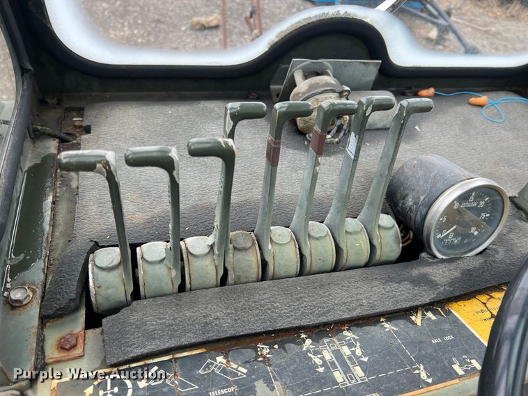 image for item MM9171 1984 Lorain LRT-100  crane