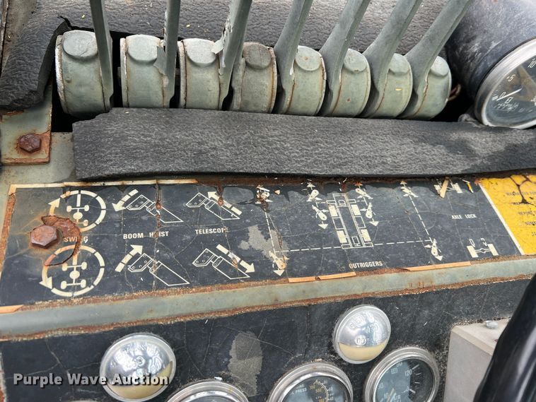 image for item MM9171 1984 Lorain LRT-100  crane