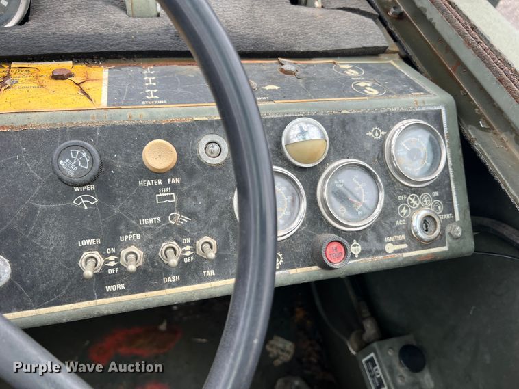 image for item MM9171 1984 Lorain LRT-100  crane