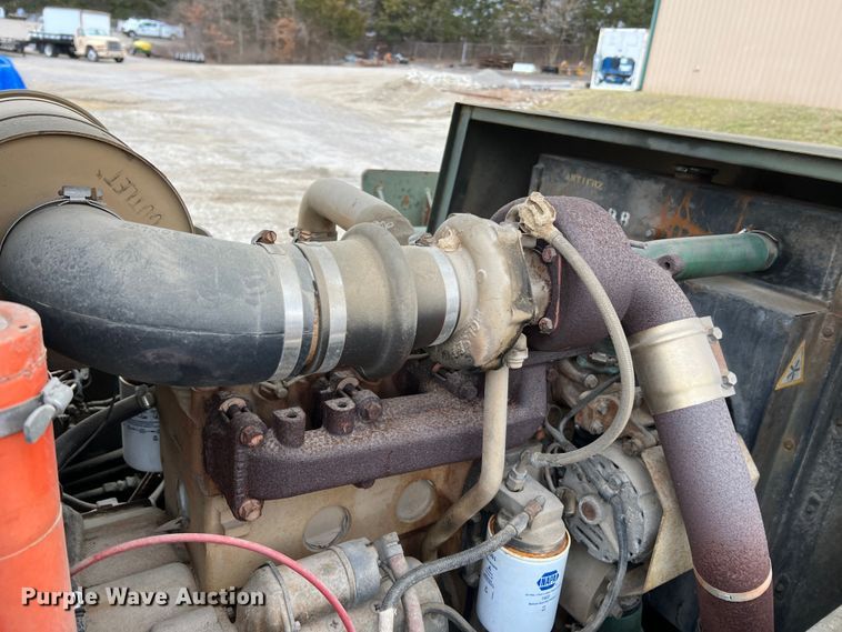 image for item MM9171 1984 Lorain LRT-100  crane