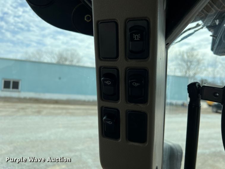 image for item MM9203 2012 Case Maxxum 125  MFWD tractor