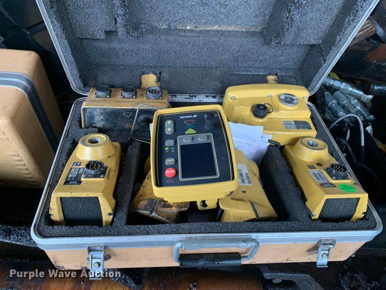 image for item MM9716 2011 Dynapac F1000T  paver