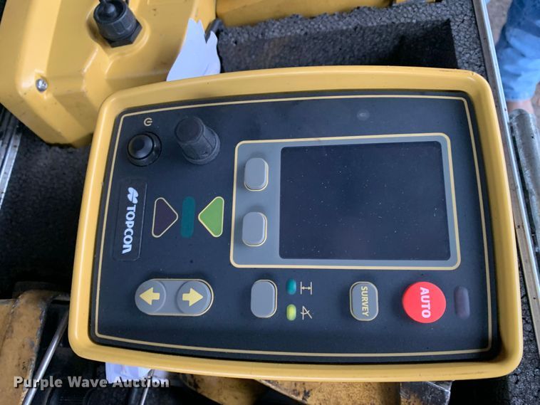 image for item MM9716 2011 Dynapac F1000T  paver