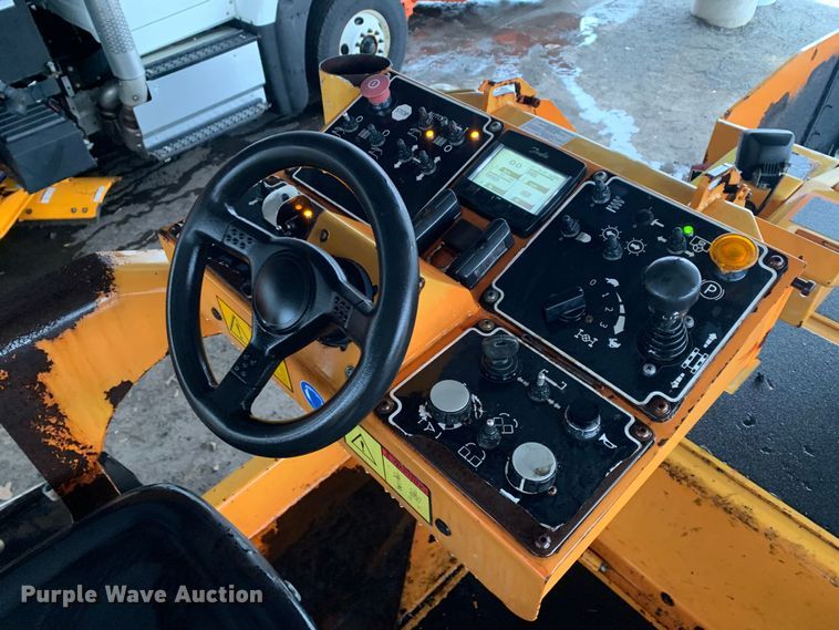 image for item MM9716 2011 Dynapac F1000T  paver