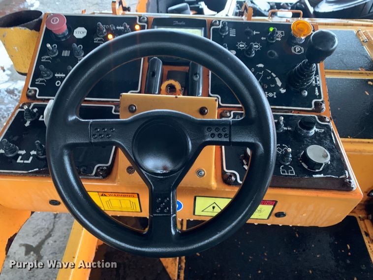 image for item MM9716 2011 Dynapac F1000T  paver