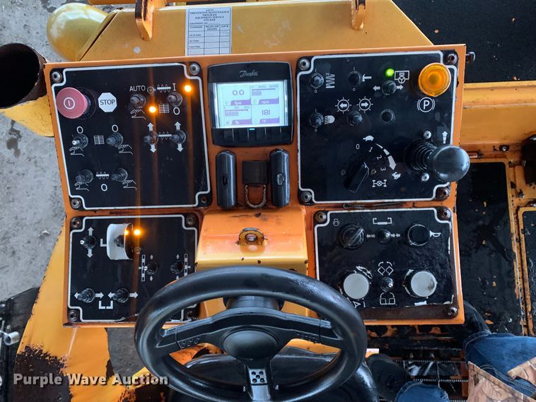 image for item MM9716 2011 Dynapac F1000T  paver