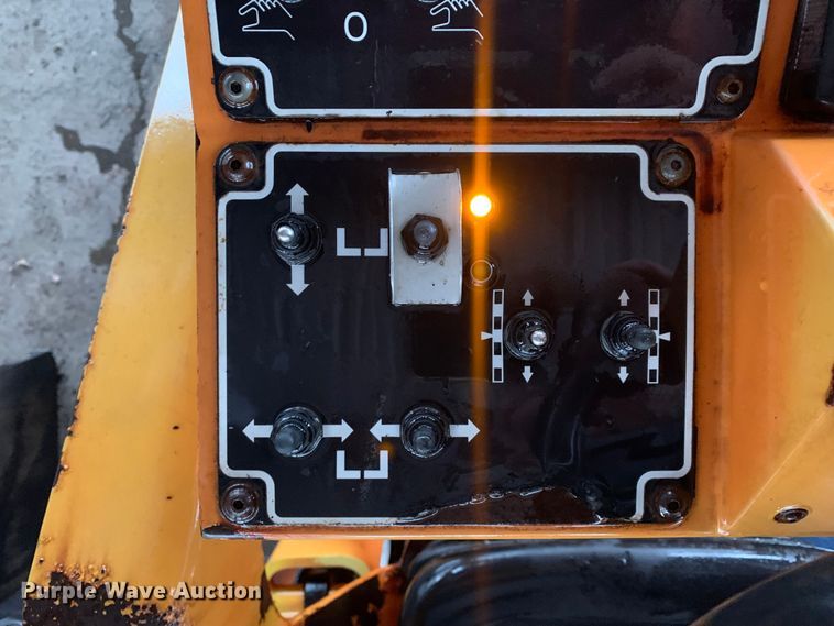 image for item MM9716 2011 Dynapac F1000T  paver