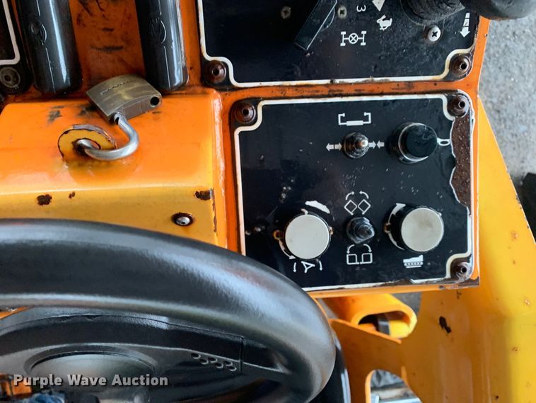 image for item MM9716 2011 Dynapac F1000T  paver