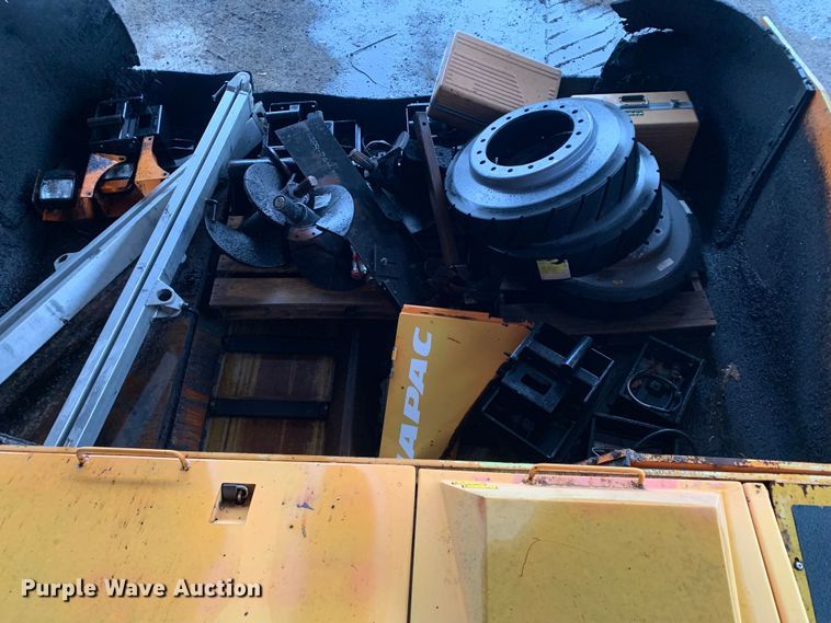 image for item MM9716 2011 Dynapac F1000T  paver