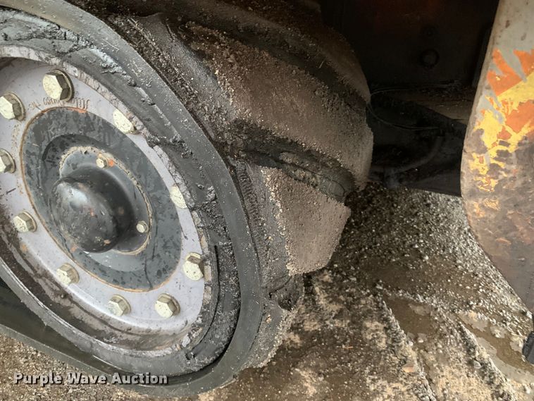 image for item MM9716 2011 Dynapac F1000T  paver