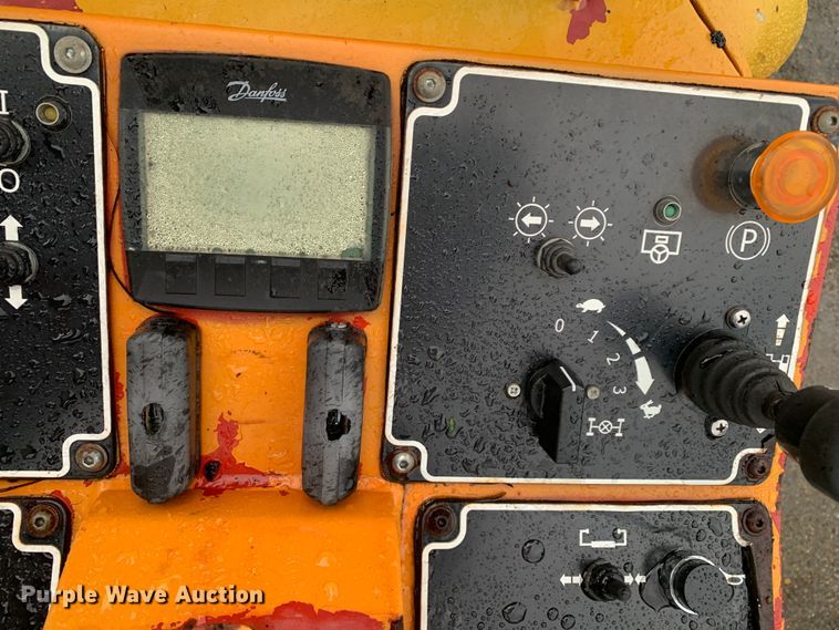 image for item MM9718 Dynapac F1000T  paver